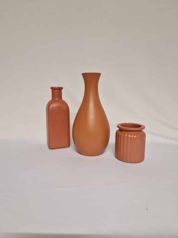 Ensemble vases et bouteilles peints Terracotta