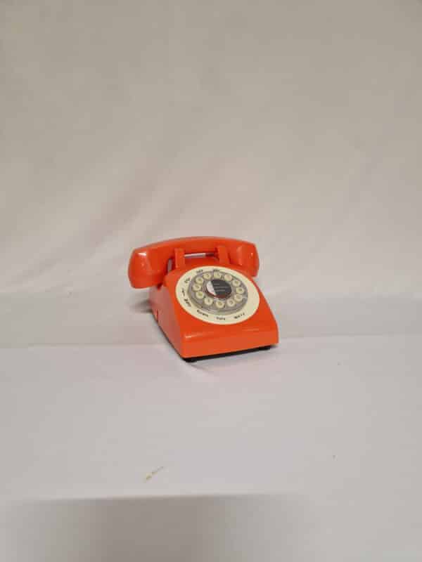 Téléphone style ancien orange