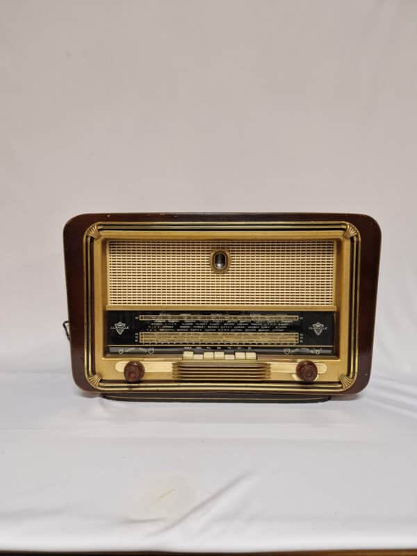 Poste radio ancien à touches