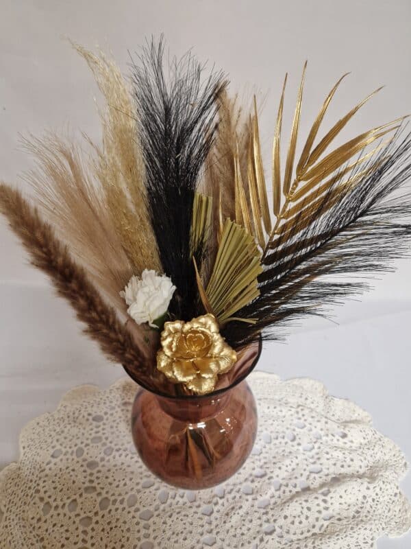 Composition florale en plume palmier et tige or