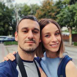 photo d'un jeune couple